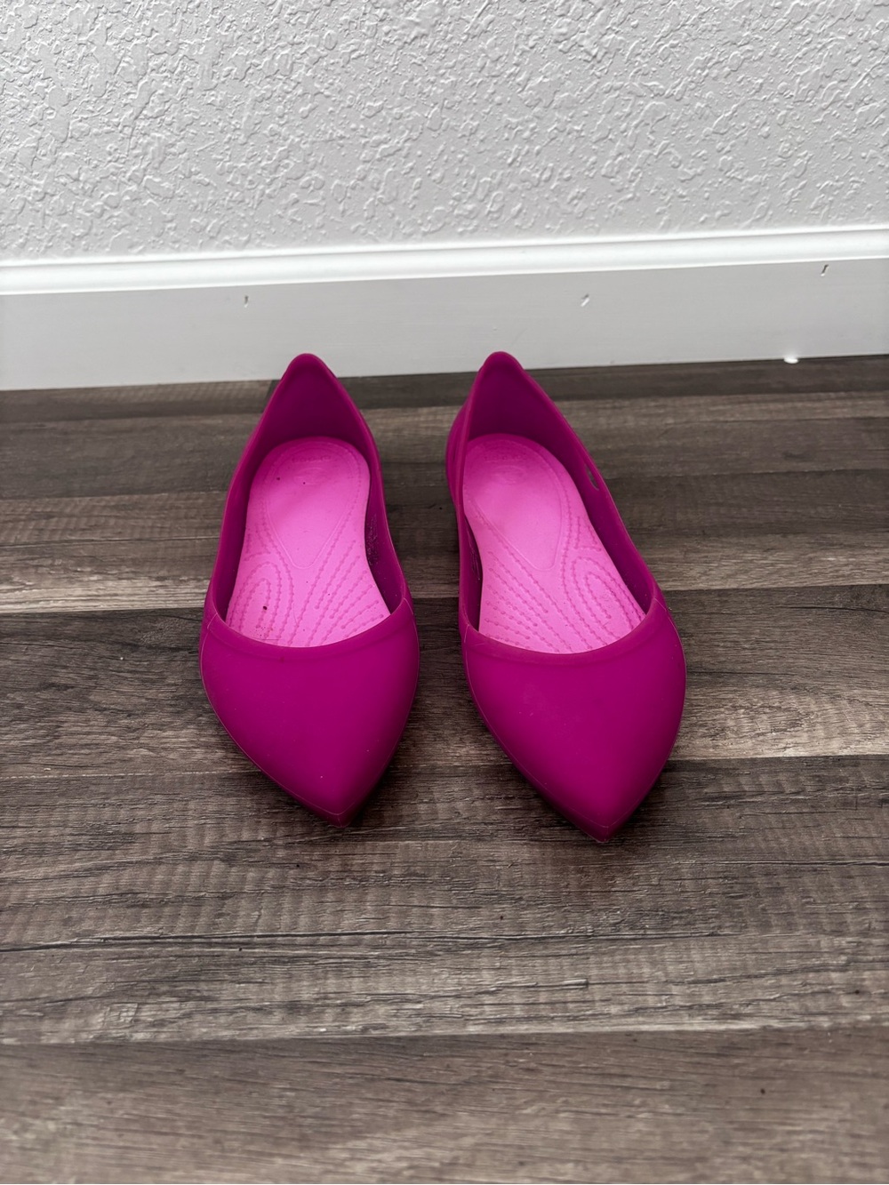 CROCS Women's Pointed Slip-On Flats - Fuchsia Pink